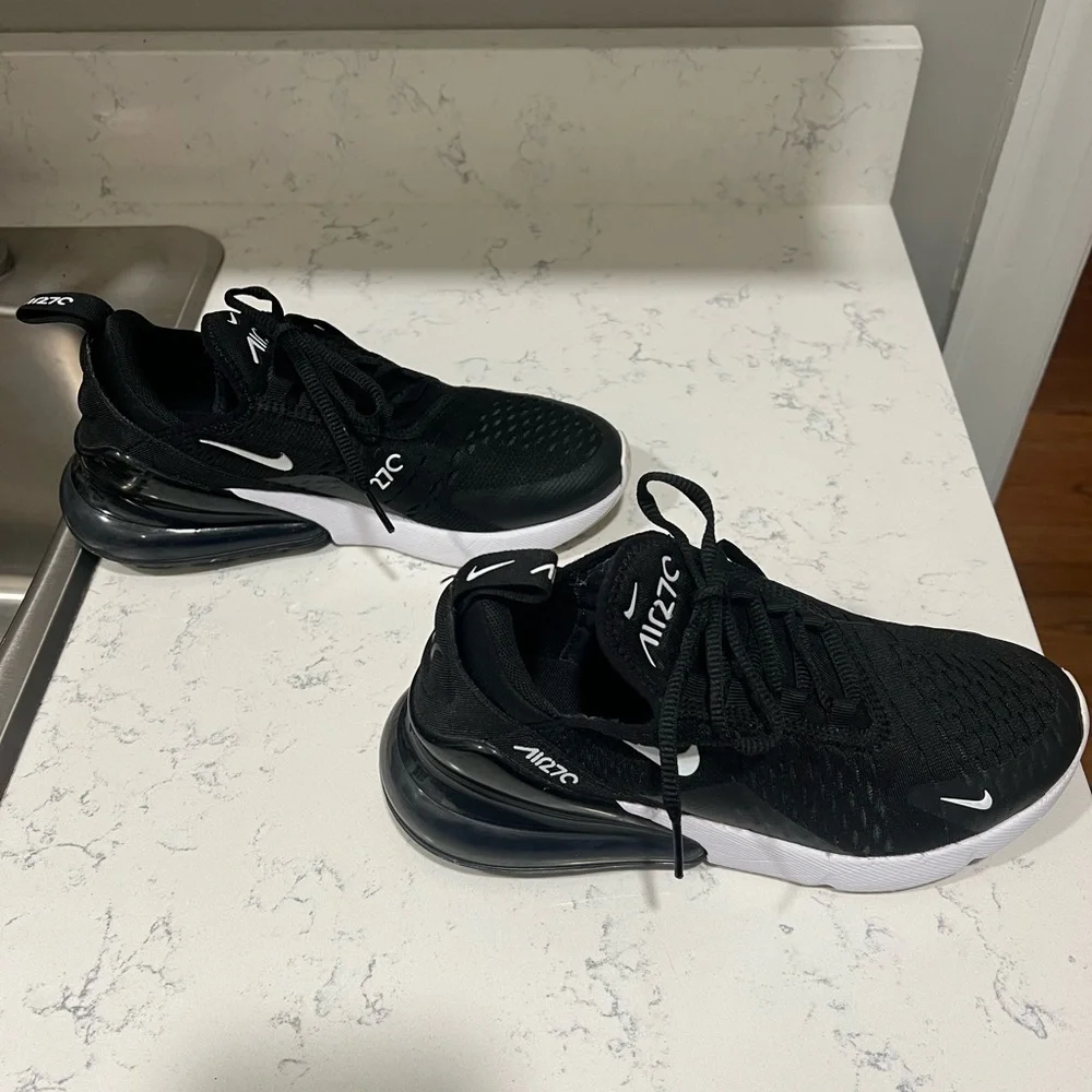 Nike Air Max 270 Black and White Women’s Sneakers - Picture 10 of 12